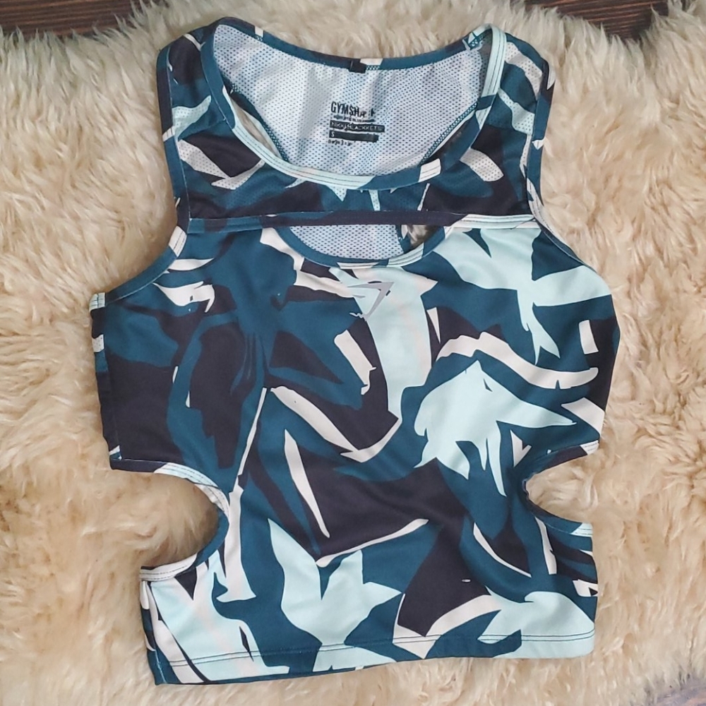 Gymshark Nikki Blacketter crop top 1st release